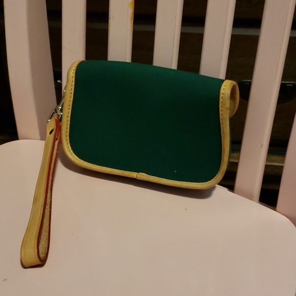 Dooney &Bourke wristlet - Picture 3 of 7